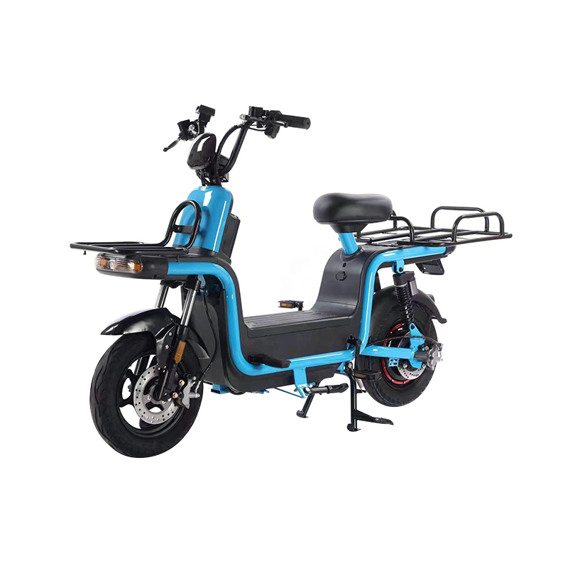 Aké je rozloženie hmotnosti a ťažisko tohto elektrického motocykla v porovnaní s ekvivalentnými motocyklami ICE?